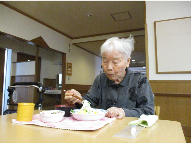 パクパクと食べすすめます