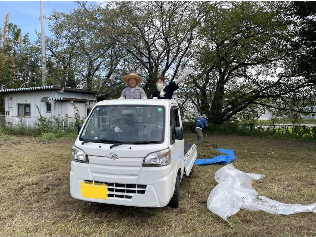 トラック部隊も出動です。(敷地内で行っています。)