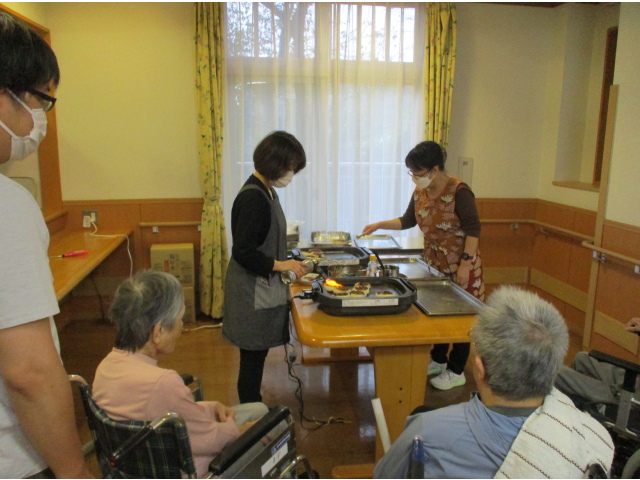 ゴォォォォォォ！バーナーの音にびっくり😲でも、いい香り～👃🏼