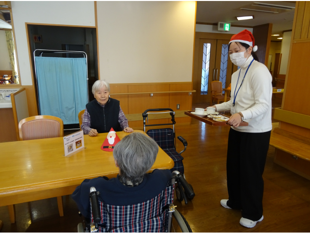 特別メニューリンゴのケーキと紅茶生姜湯です☕