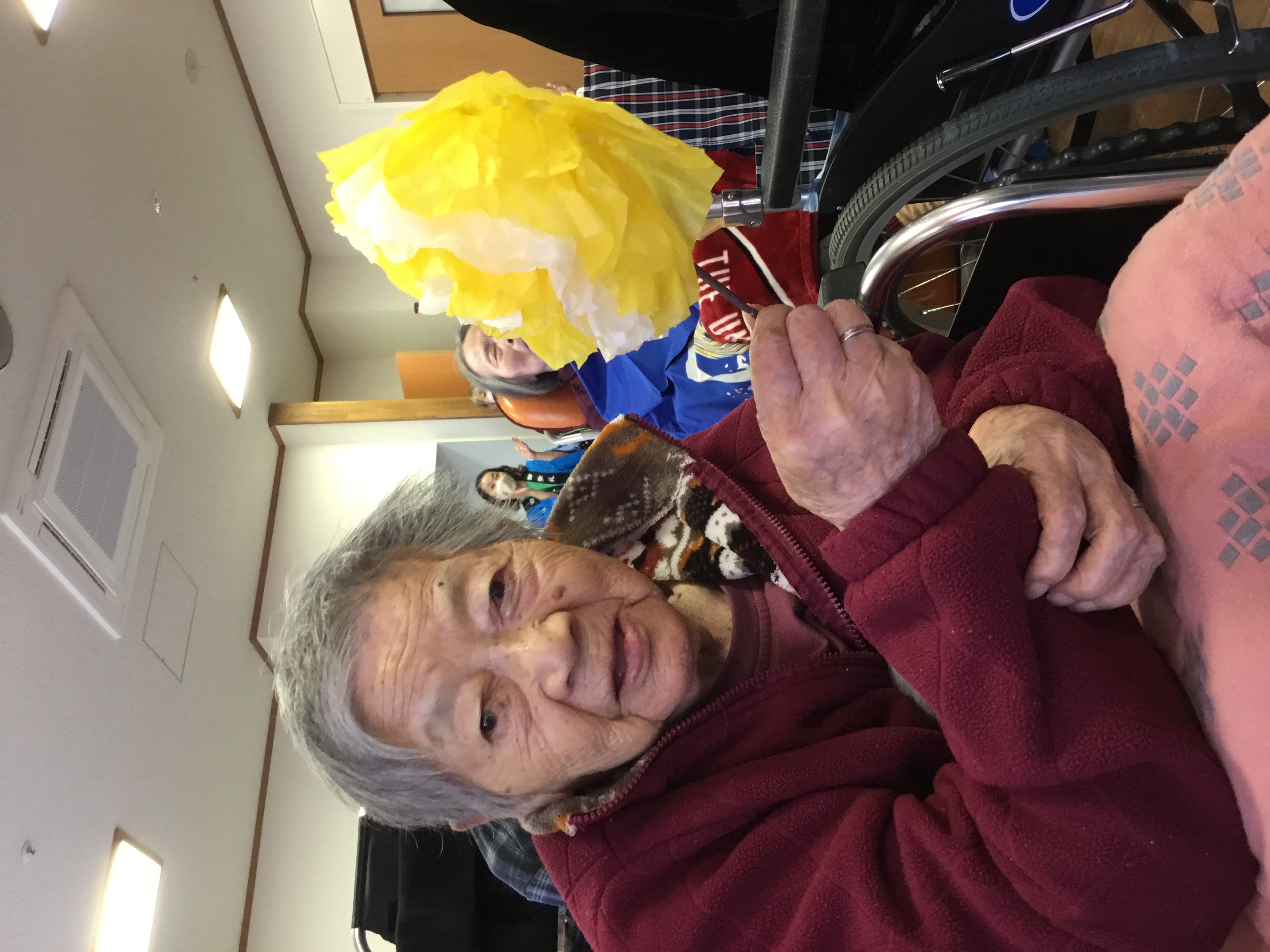 お花を振ってノリノリです🎶