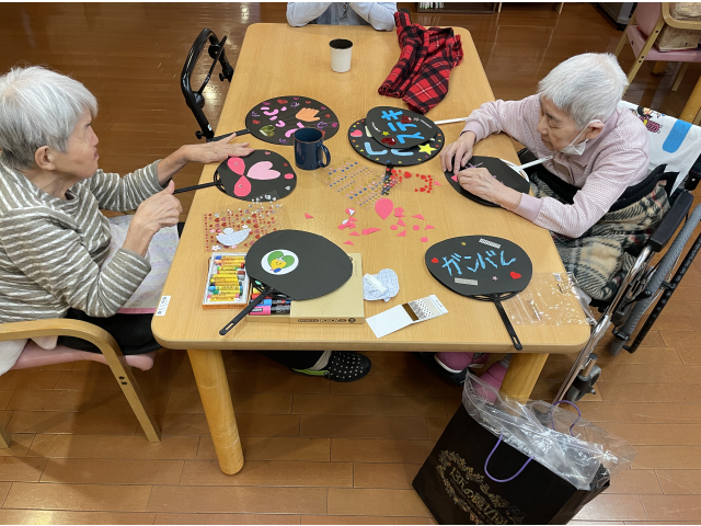 見本を見ながら、お話しながら、机の上もにぎわいます✨✨