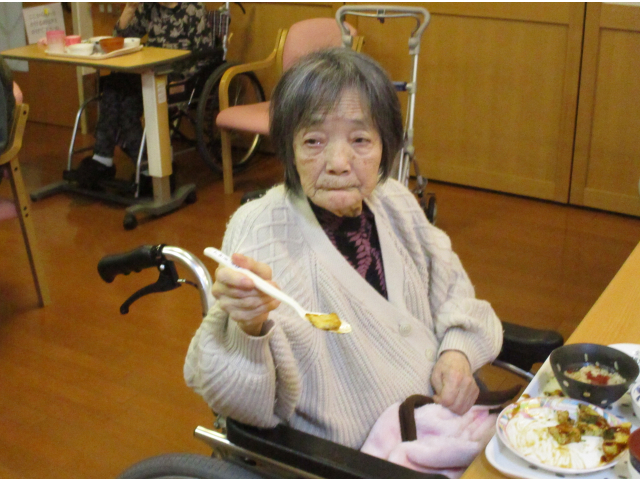 おいしいわよ、はいどうぞ🥄