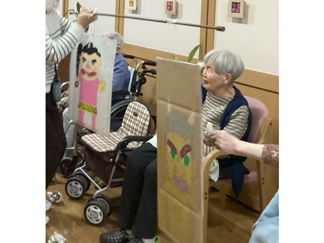 ピンクや黄色の鬼もいます！やっつけろー！！