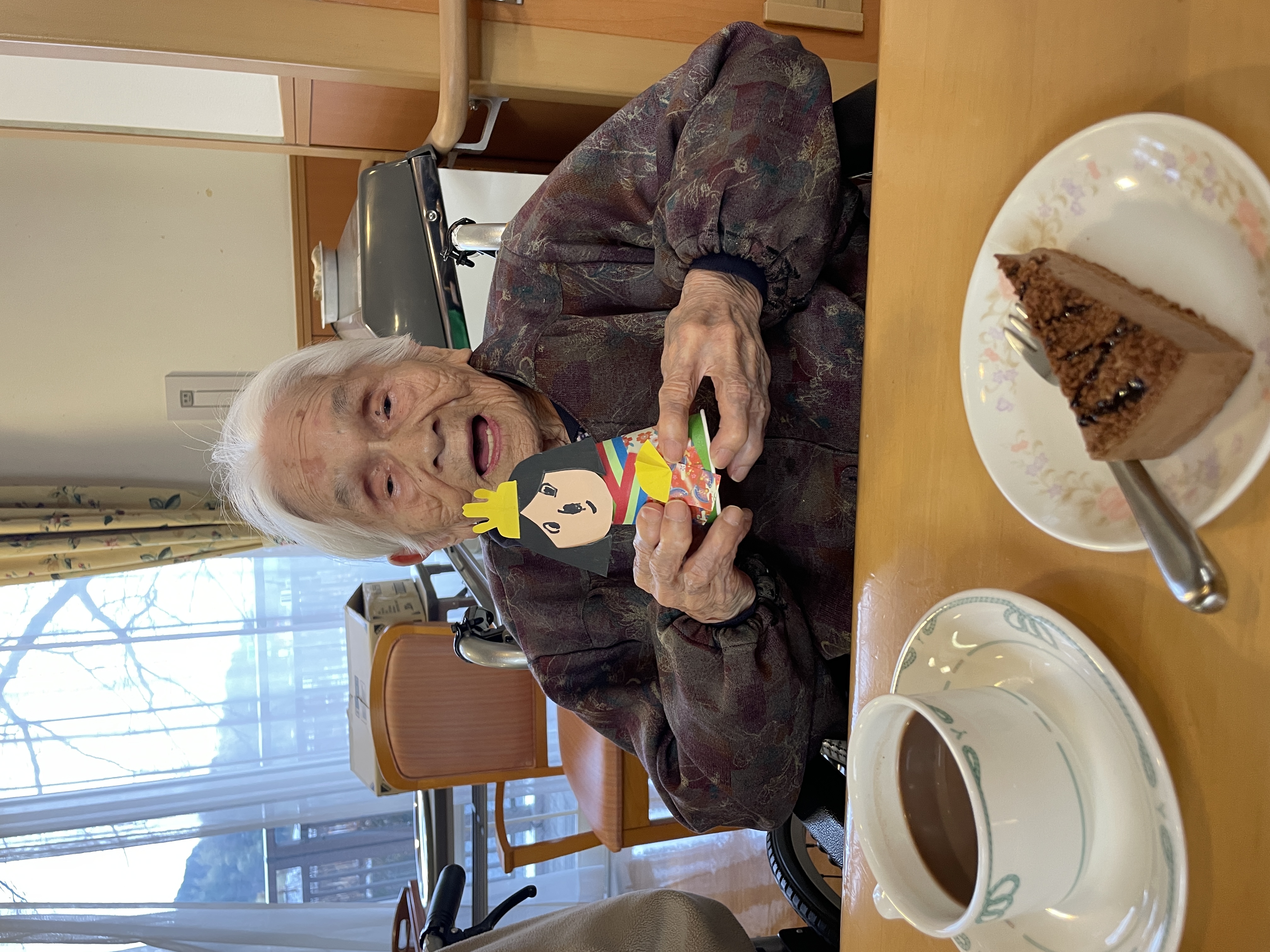 完成～🎉お茶やケーキも一緒に楽しみます☕🍰