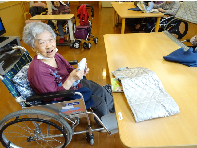 👵🏻頭巾はわかるけど・・・このタオルは何に使うの？地震で舞うほこりや、火事の煙を吸わないようにするためのタオルです。