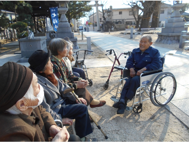 寺津神社の今と昔を教わりました