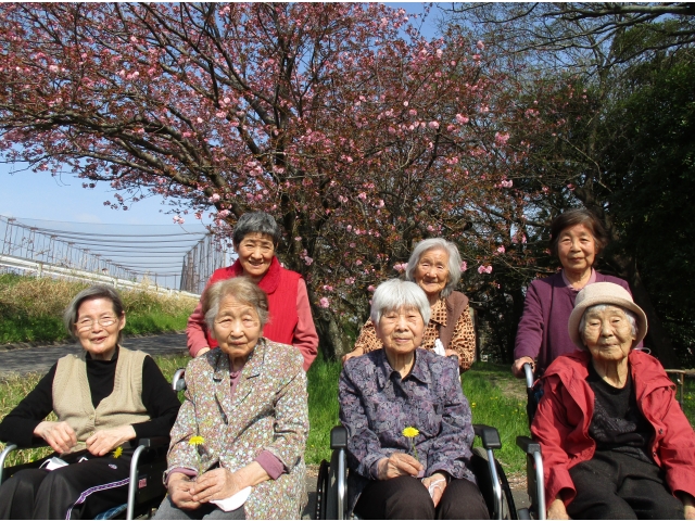 八重桜の前で🌸