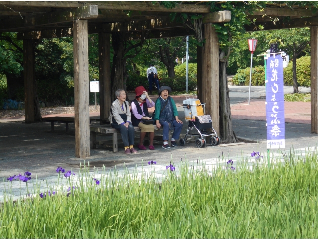 「気持ちいいねぇ」とくつろいでいました