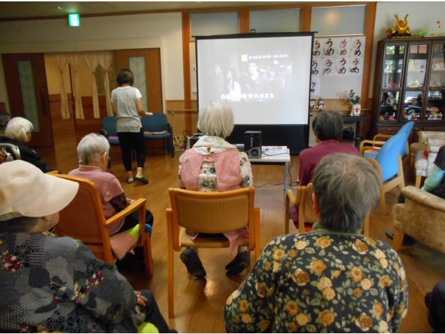 大画面でのカラオケは気分もあがります