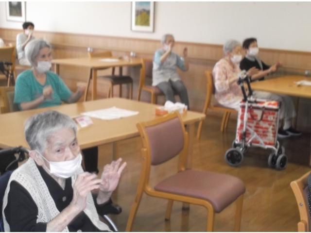 　　　　　　☆手や足を動かして、脳の活性化につながります☆