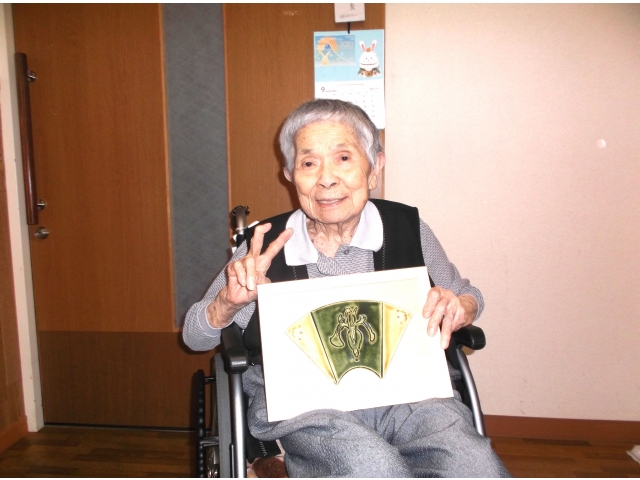 白寿のお祝いを頂いた入居者も元気に参加しました。おめでとうございます！　　　養護では車椅子を自操して自立して生活をされています。これからも皆と穏やかに過ごしてもらえるよう、スタッフ一同、生活の場に寄りそわせていただきます。