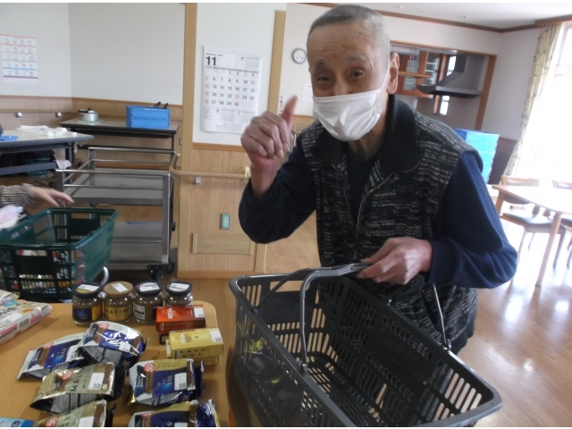 スーパーや道の駅等の販売品をたくさん持ってきてくださいました。