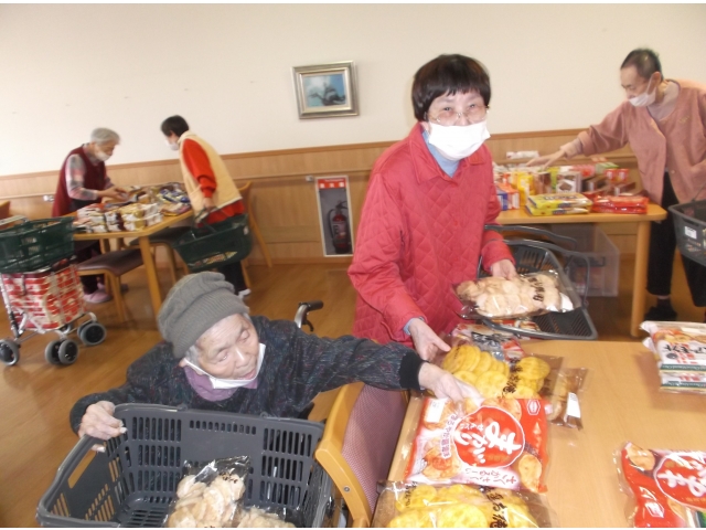 とても喜ばれていたので、今後も移動菓子販売業者に来てもらえることが楽しみです！