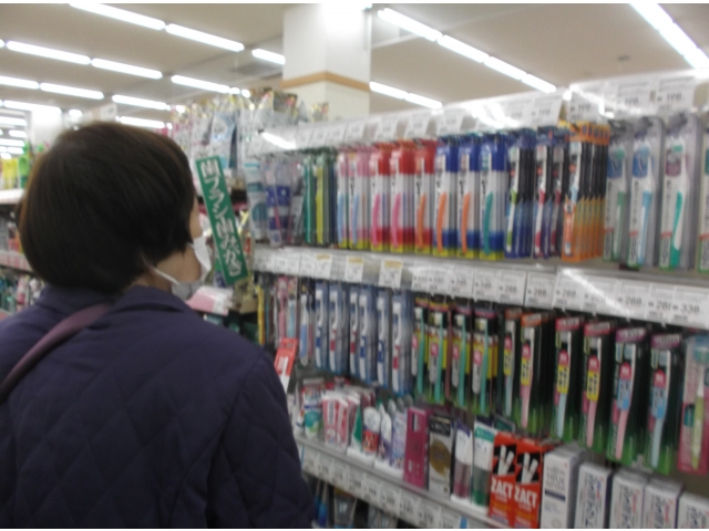 久しぶりの買い物を楽しまれる入居者様です。