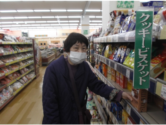 今回は、菓子や日用品、布袋等購入しました。