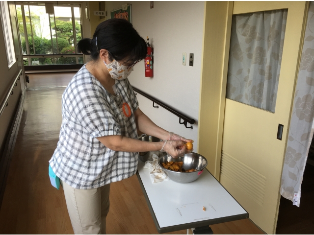 しっかり皮をむいて提供します