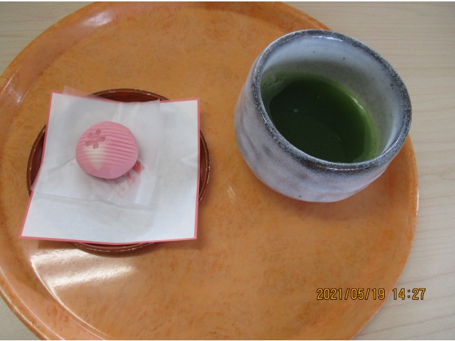 柚子餡のねりきりと抹茶の組み合わせを選ぶ方が多かったです。