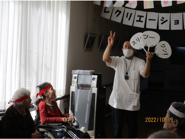 準備体操や発声練習を行いました。