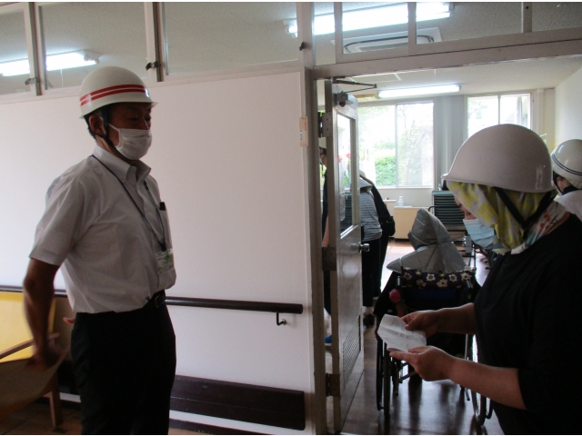 利用者様の安否確認を行い、無事を隊長に報告しました。