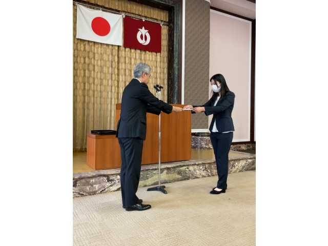 愛知県福祉局長から、認定証が手渡しで交付されました。