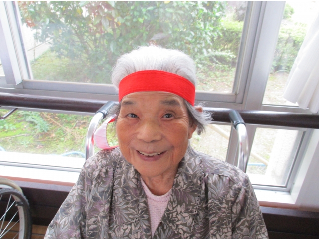 紅白に分かれて、ハチマキを巻いて気合十分です。