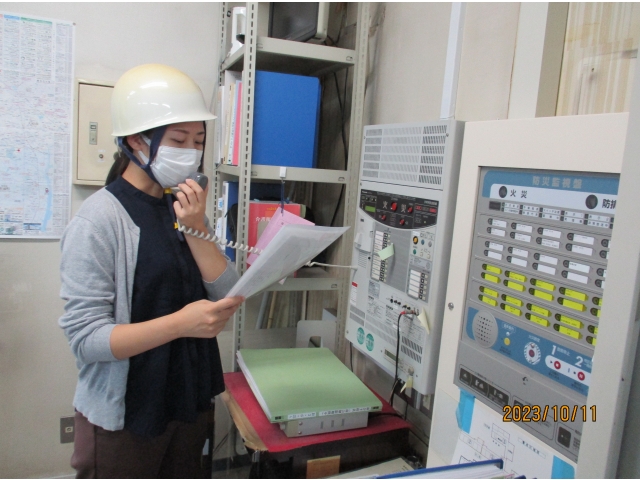 非常放送で、地震発生を知らせました。