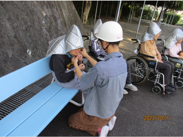 実習生も真剣な姿勢で、防災訓練に参加しました。