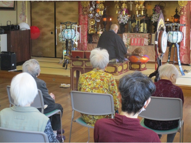 ご住職のお経に合わせて、手を合わせました。