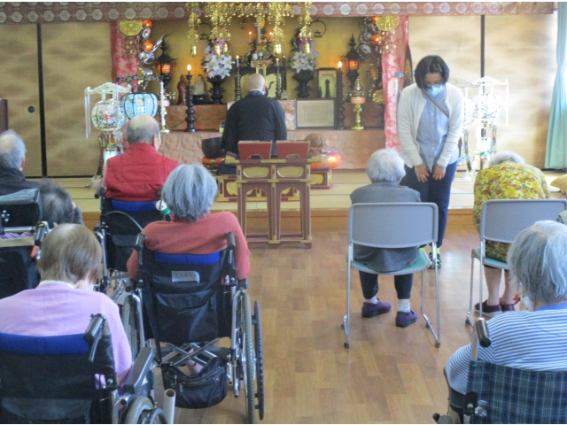 職員から順番に、お焼香を行いました。