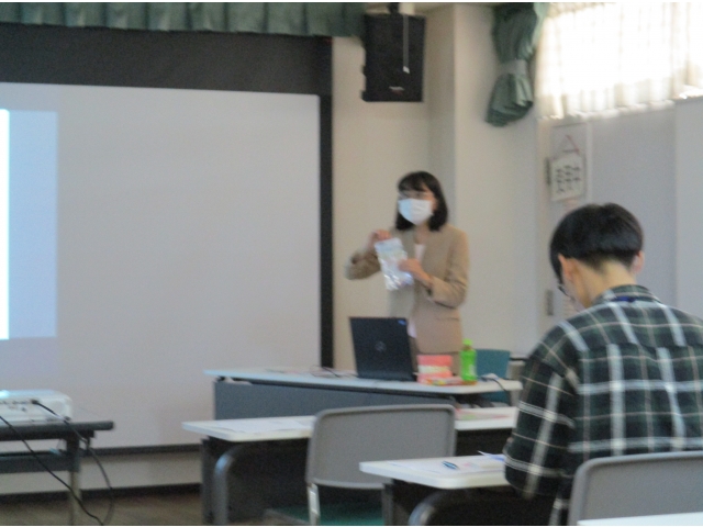 資料や口腔内の模型なども使用しながら、わかりやすく教えて頂きました。