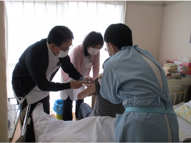 体調やお名前など確認しながら、スムーズにワクチン接種ができました。