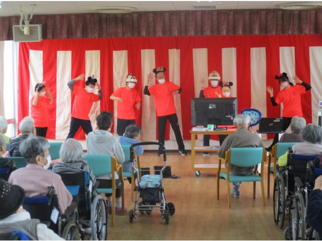 みんなで踊れる「ジャンボリミッキー」で盛り上がりました。