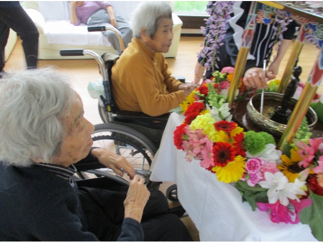 季節の花々を見て喜ばれていました。