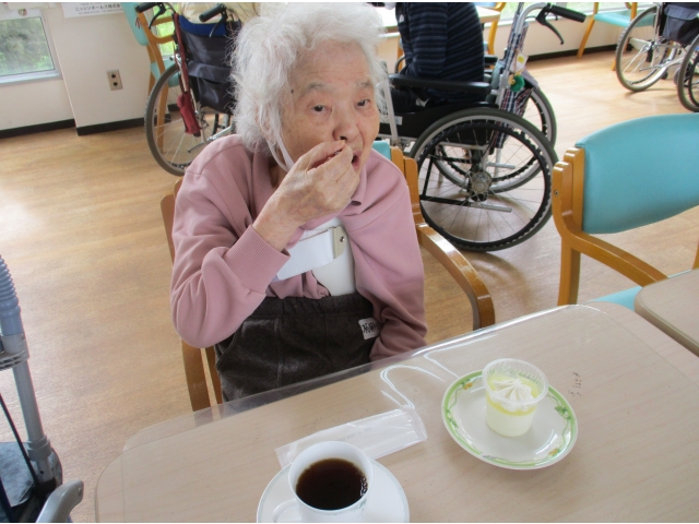 レモンミルクプリンをおいしそうに召し上がりました。