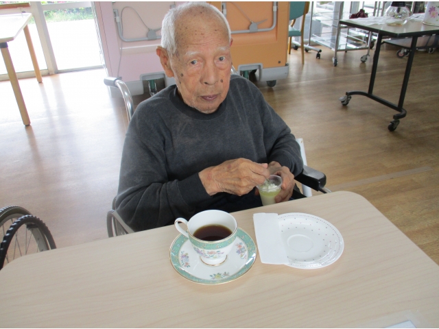 クラッシックを聞きながら、ゆったりとした時間を楽しまれていました。