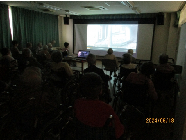 大きなスクリーンで映画を楽しまれました。