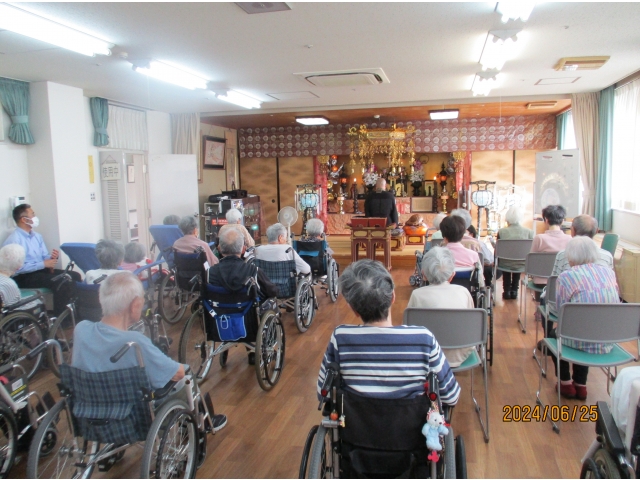 ご住職がお経を唱えていただきました。