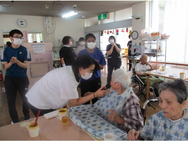 お誕生者にインタビューです。