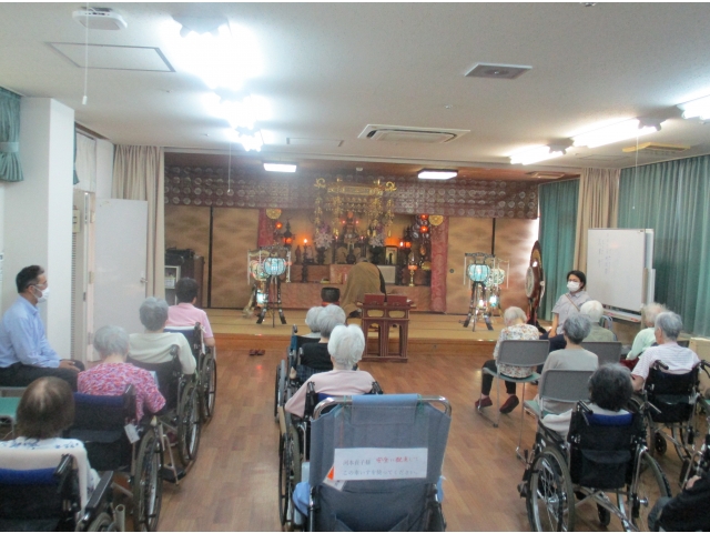 暑さ対策と換気に留意しながら行いました。