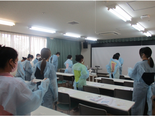 ガウンテクニックを全員が体験