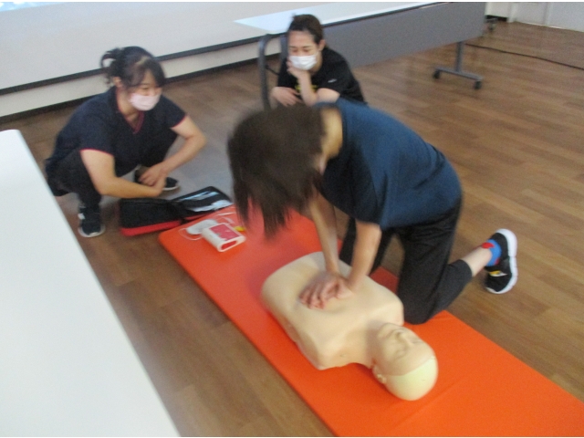 3人1組で、実技形式で学びました。