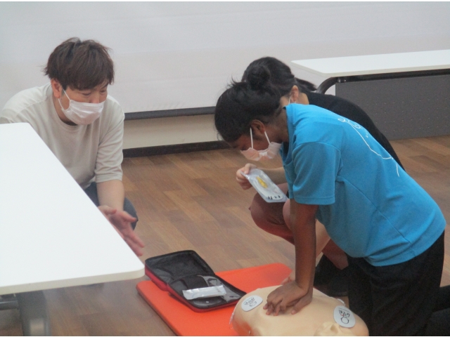 声を掛け合いながら、心臓マッサージを行いました。