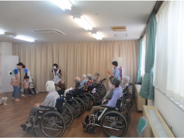 手遊び歌に手拍子で