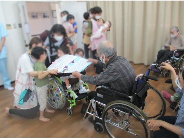 みのりの園児さんが手作りした来年のカレンダーをいただきました