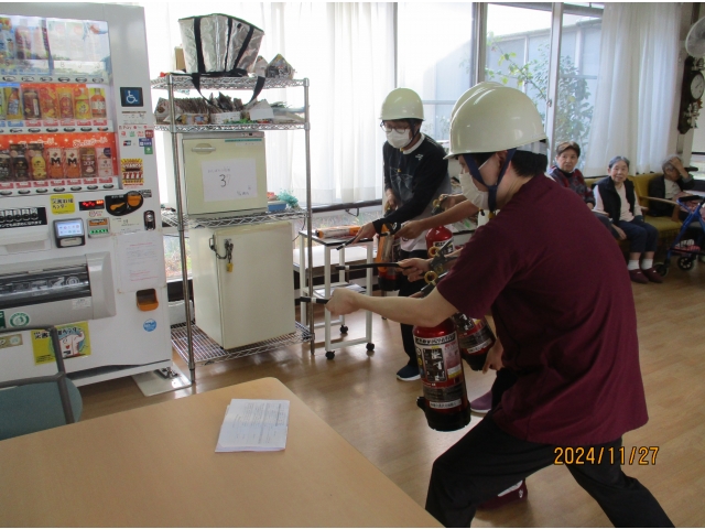 協力して初期消火を行いました。