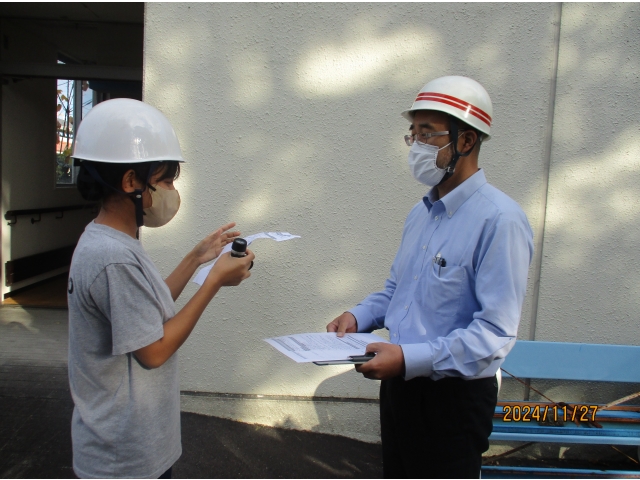 通報連絡報告を隊長し落ち着いて伝えました。