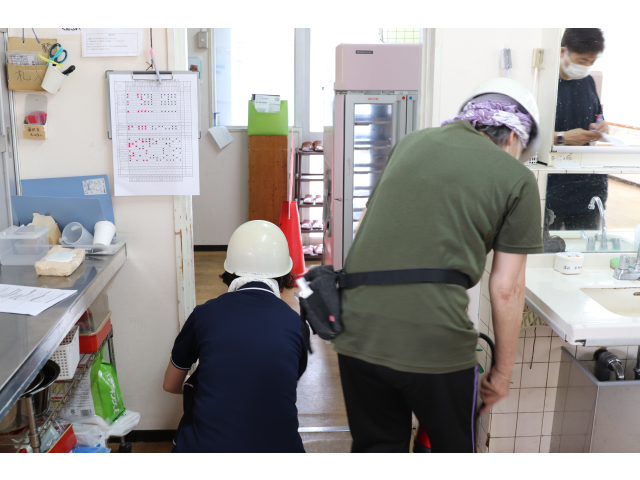 消火器による初期消火開始🧯