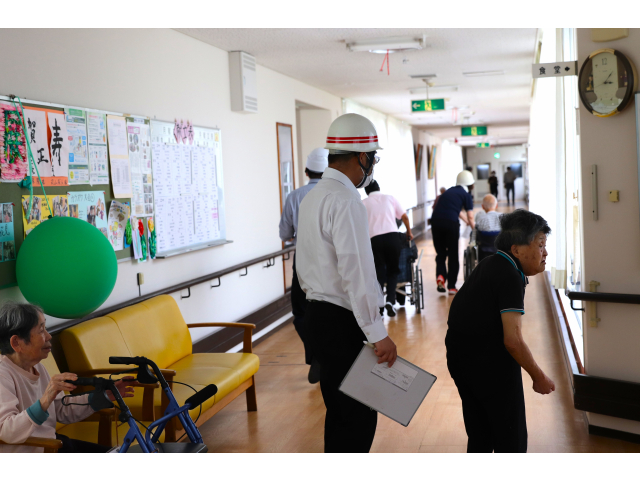 利用者さんの避難誘導開始🧑🏻‍🚒