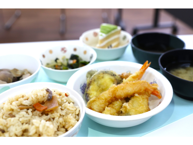 本日の誕生日会食🍚🍤